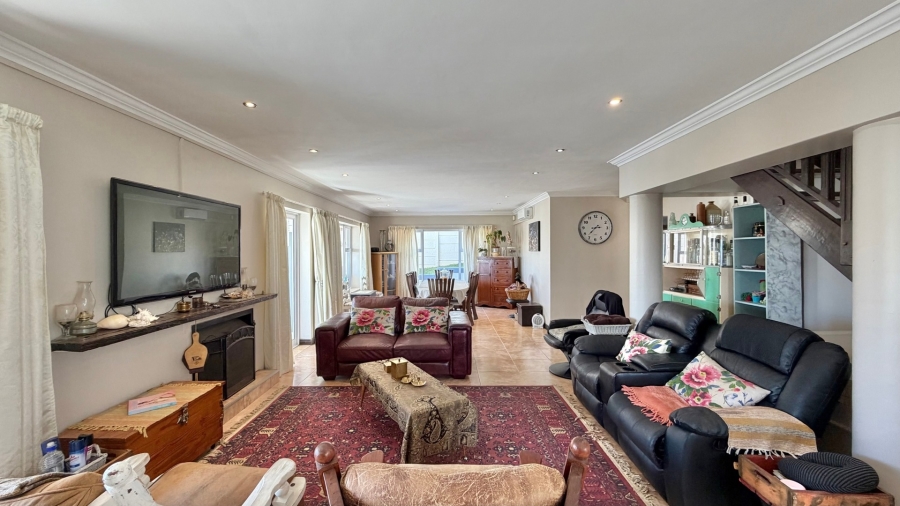 5 Bedroom Property for Sale in Mountainside Western Cape